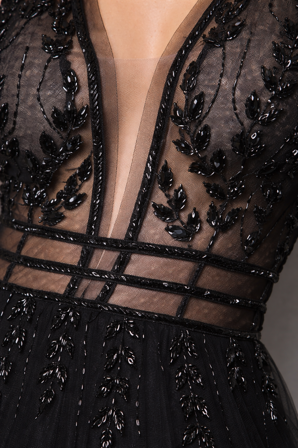 Robe de soirée noire couture en tulle brodé FemmeVue