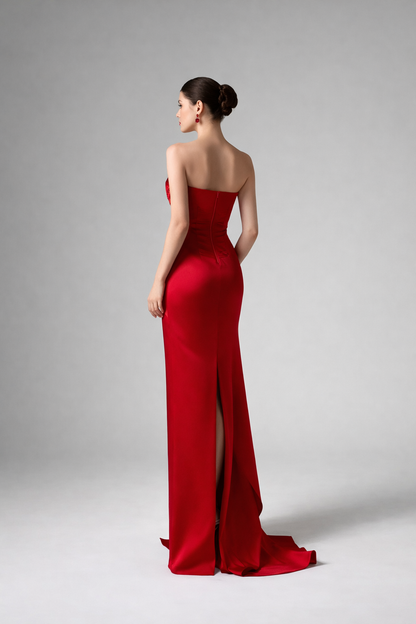 Robe de soirée sirène en satin rouge FemmeVue, coupe élégante avec drapé et dos structuré