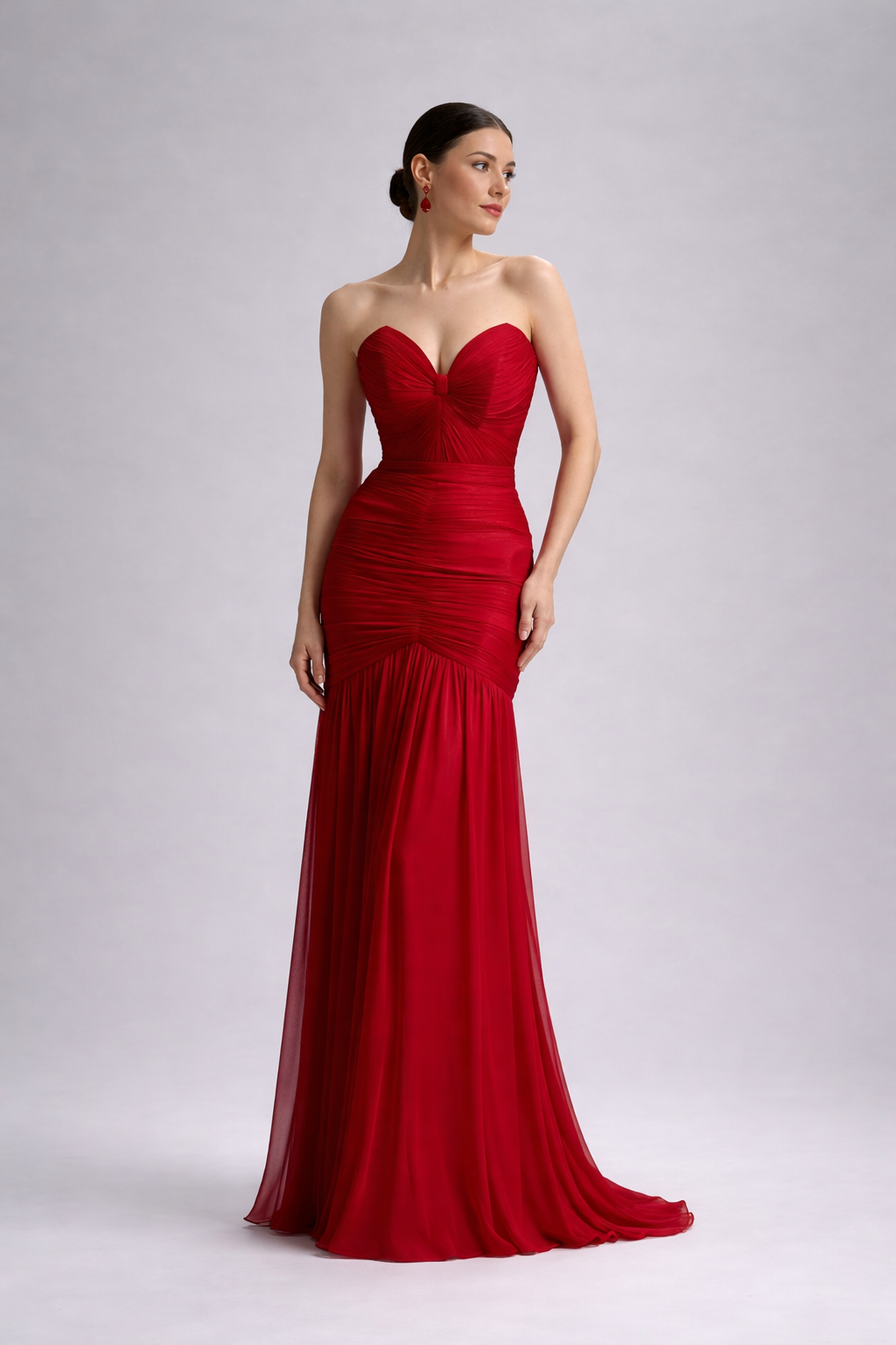 Robe de soirée longue bordeaux FemmeVue, silhouette sirène, décolleté cœur, tulle plissé élégant